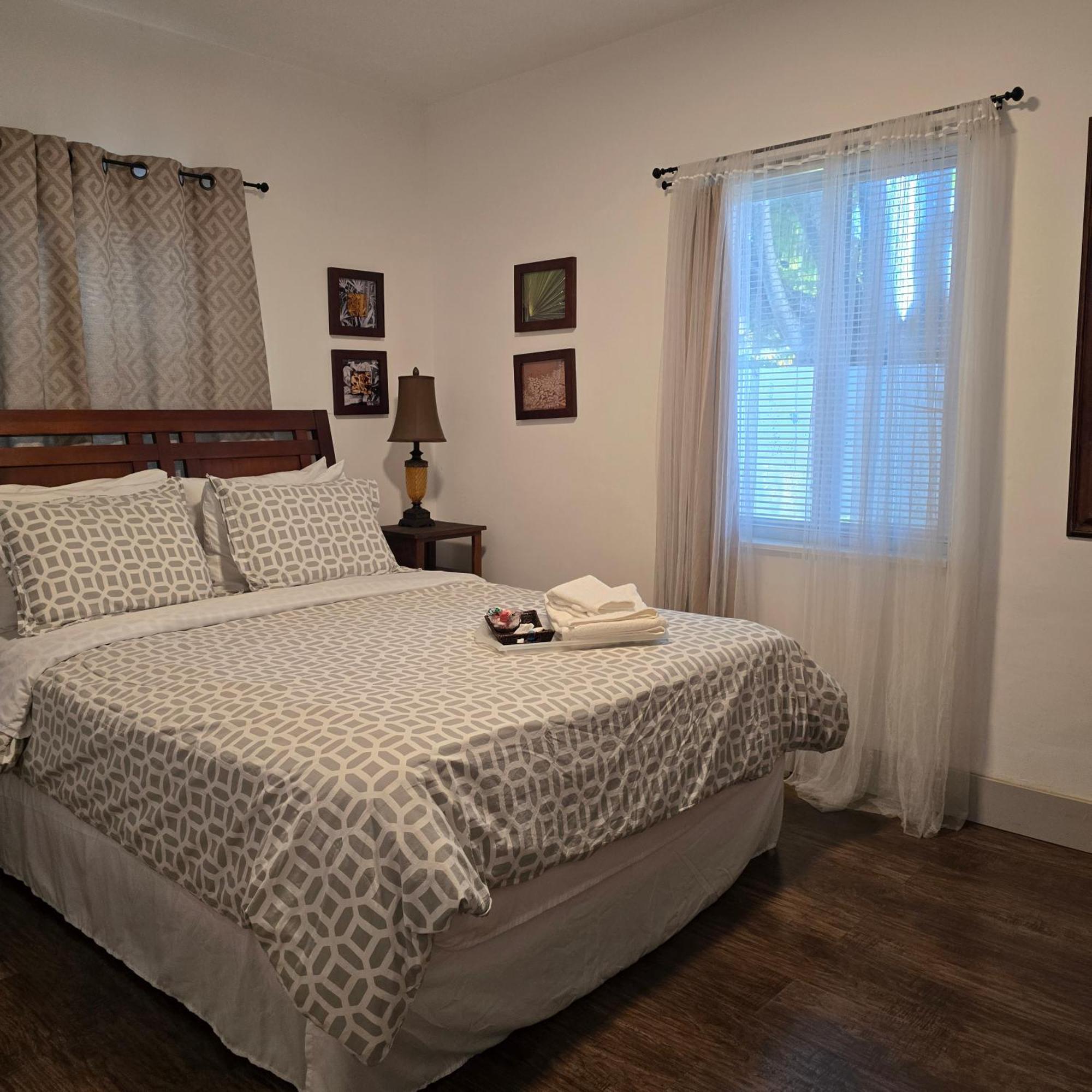 Suite Life At Chez Mercedes Miami Bagian luar foto